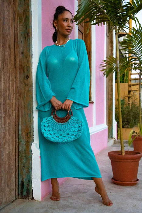 Długa sukienka ażurowa z dekoltem na plecach z bawełny Primo x Fobya turkusowa niebieska